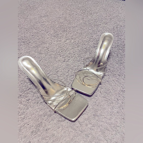 Fashion Nova Shoes - Gold 2in Heels - Size 11